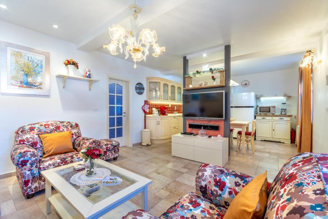 Apartments Villa Camellia - Adults Only Supetar Exterior photo