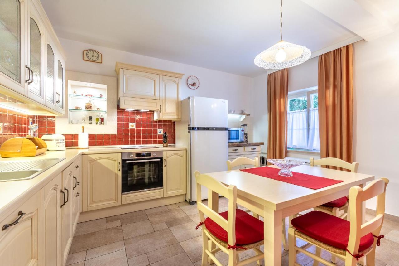 Apartments Villa Camellia - Adults Only Supetar Exterior photo